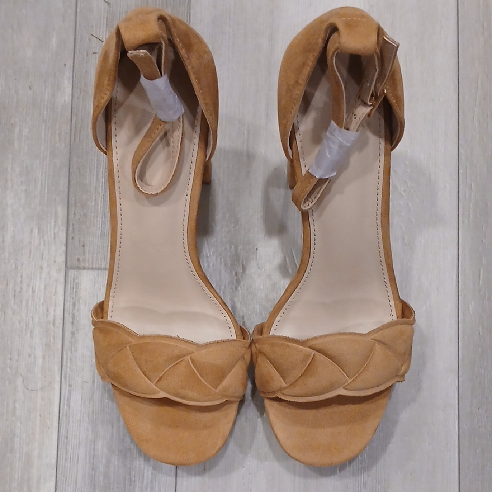 16. NWOT Women's Suede Tan Platform Shoes 6.5